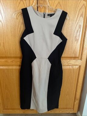 BCBGeneration Black and Light Beige Colorblock Midi Sheath Dress. Size 6.